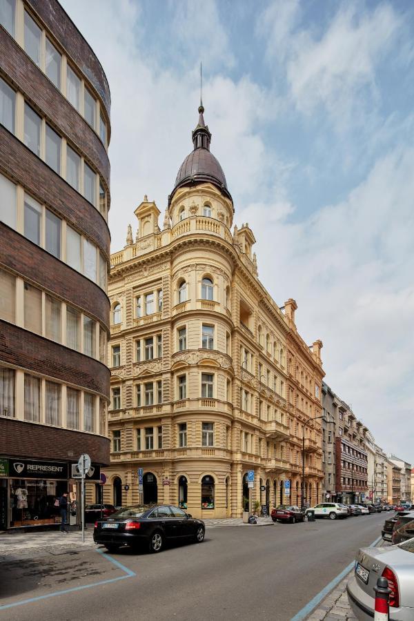 Appartamento Sunlit Studio Near Wenceslas Square By Prague Days Esterno foto